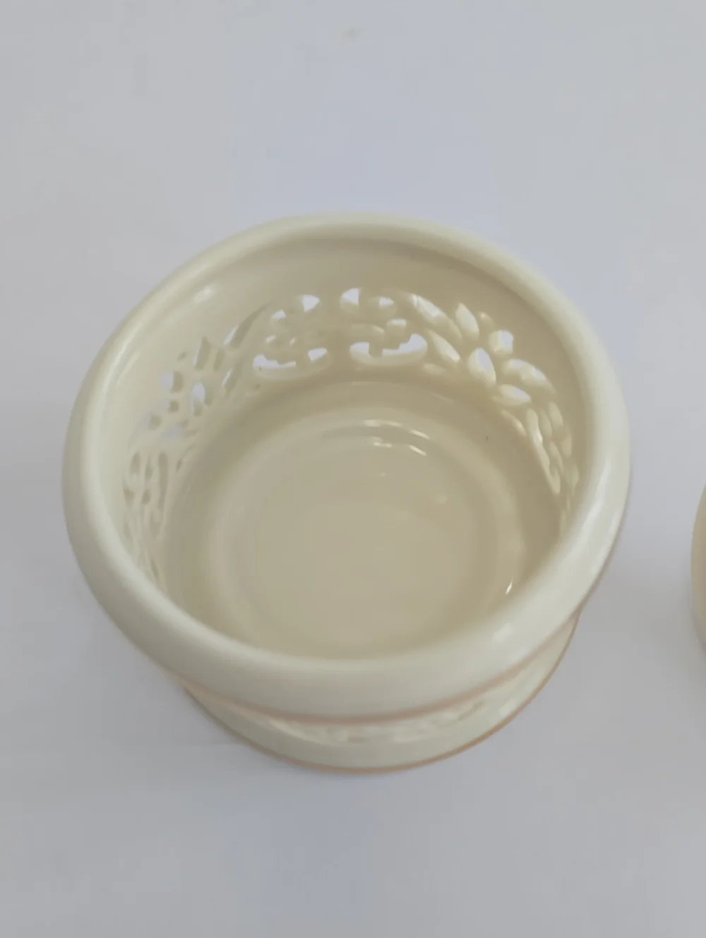 Lenox Pierced China Votive Tea Light Candle Holder With Lid Gold Trim Off White